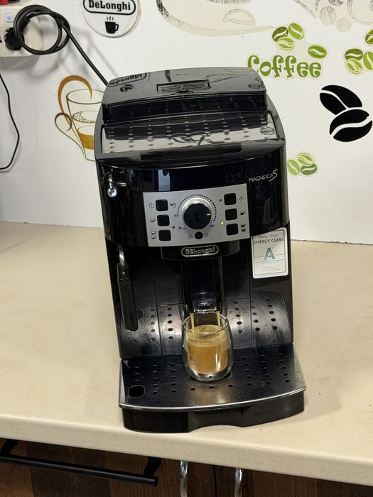 Кафемашина кафе автомат delonghi magnifica S с гаранция