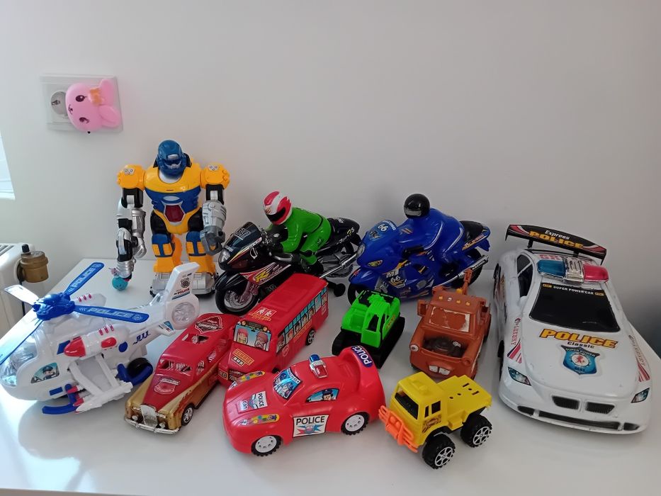 Играчки за момичета и момчета