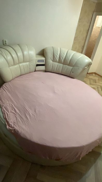 Кровать двуспальная круглая