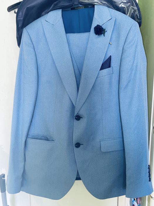 Продам костюм тройку турция