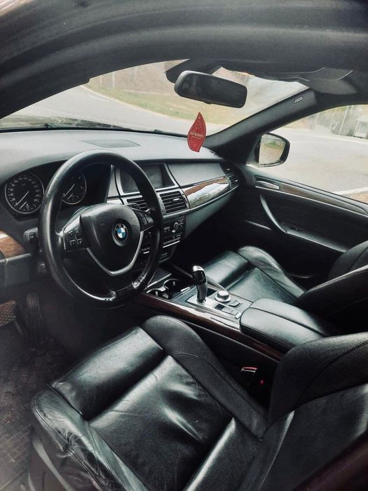 Vând BMW x5.