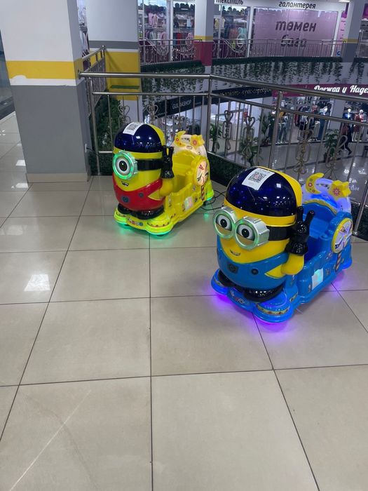 Продаю детские машинки качалки
