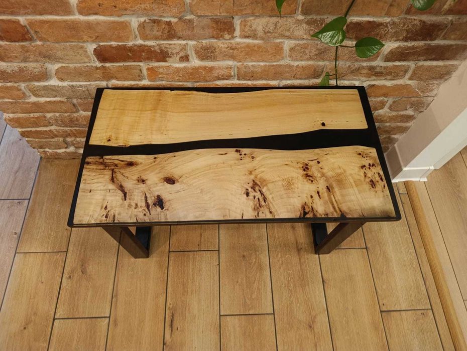 Măsuță de cafea/living din răsină epoxidică și lemn masiv