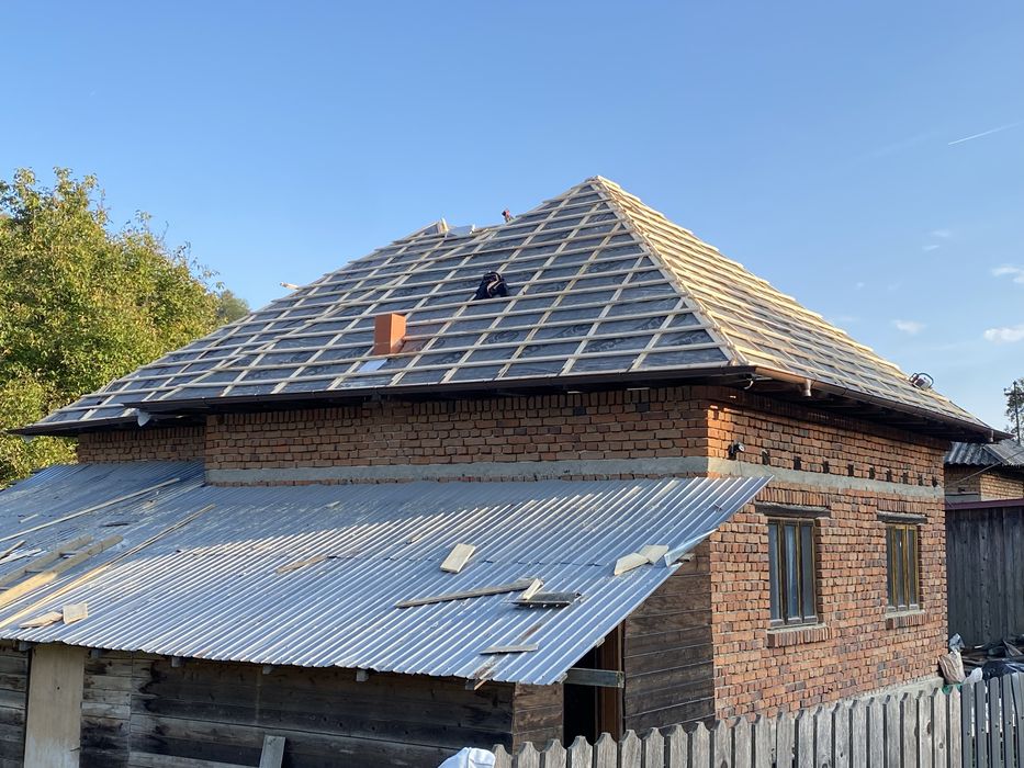 Reparatii acoperisuri montaj tigla metalica dulgherie hidroizolatii