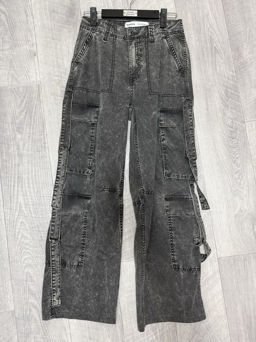 Серые джинсы bershka