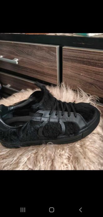 Продаю стильные кроссовки  унисекс