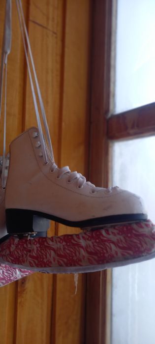 Коньки на девочку 32-33 размер