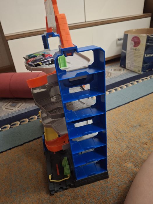 Hotwheels гараж.