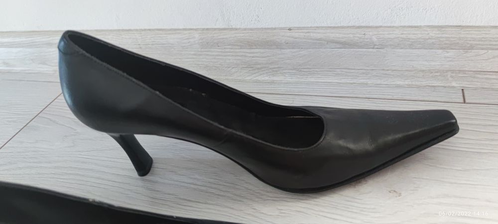 Pantofi de damă din piele (marimea 38)