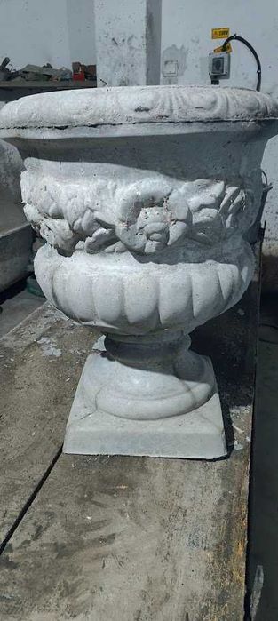 vaze de flor din beton