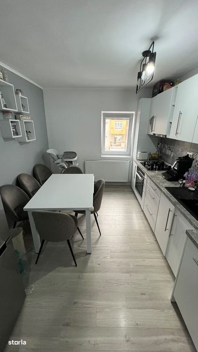 Apartament cu 2 camere zona Carpati 2 ETAJUL 3 !