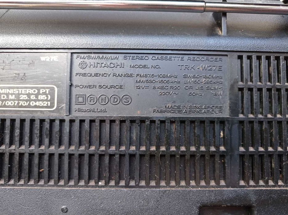 Продавам Ретро Радио Касетофони Hitachi Хитачи от 80те 2бр