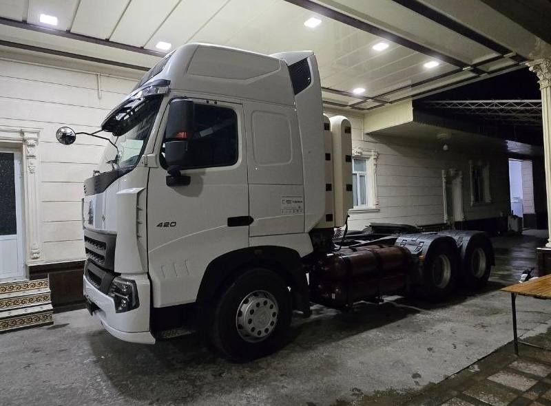 Тягач 6×2 сотилади