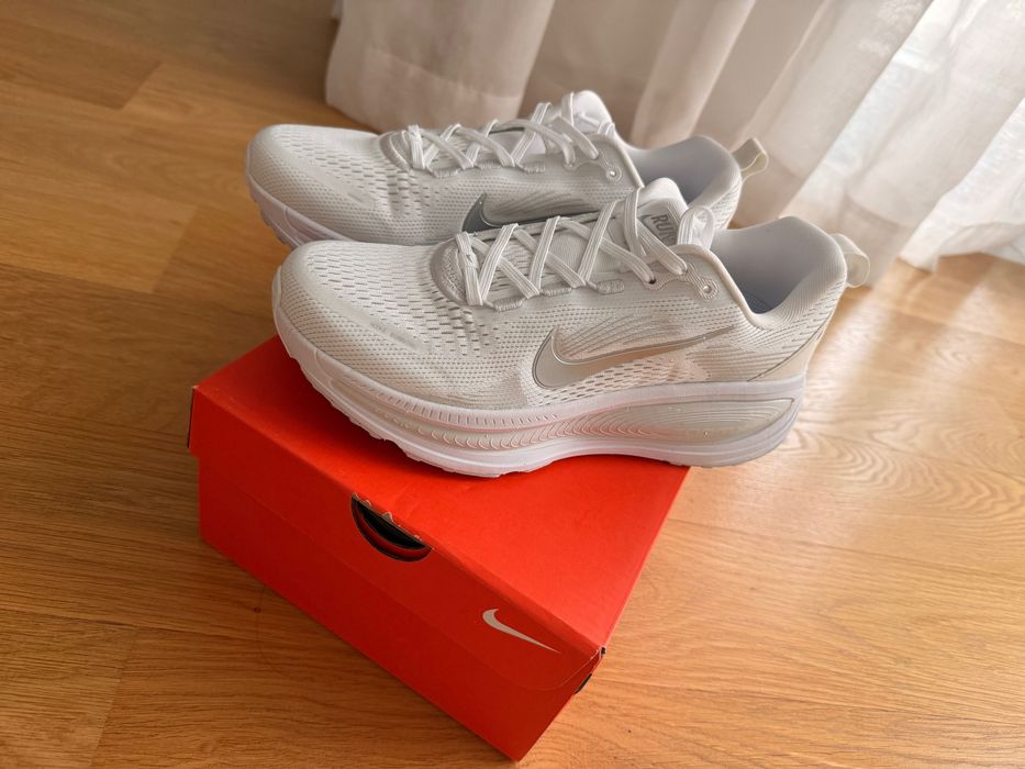 Nike Vomero 18 чисто нови маратонки 24,5 см