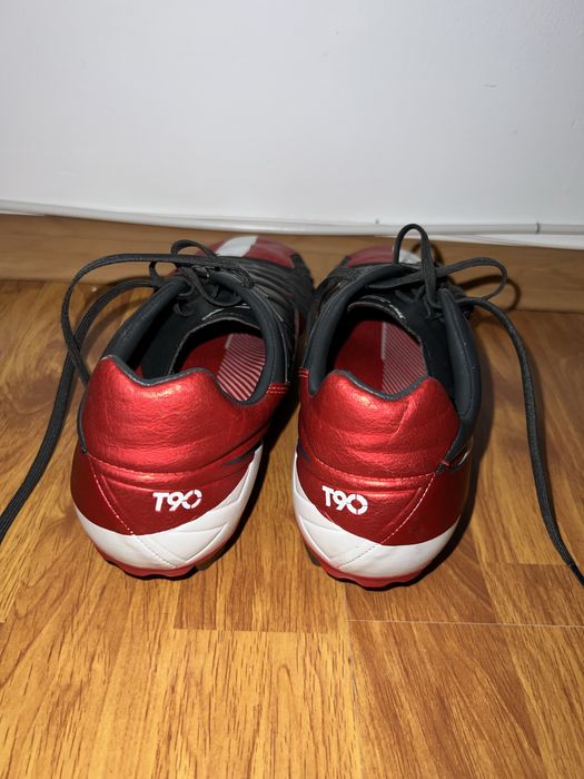 Adidasi fotbal Nike T90