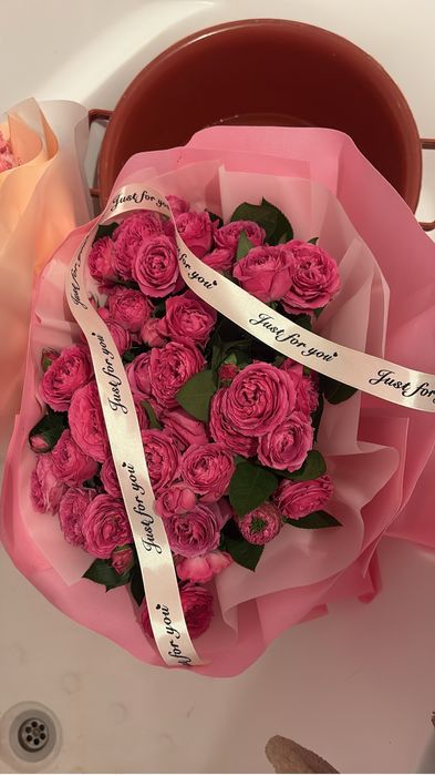 Бүгін келген. Дәл суреттегідей