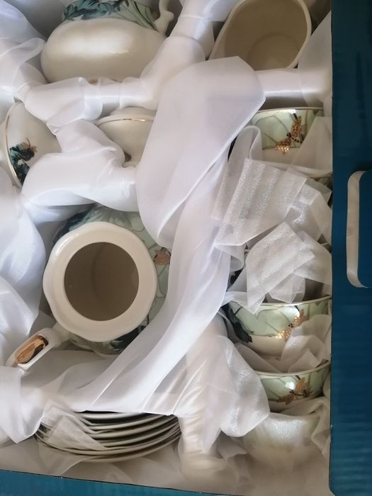 Фарфоровый чайный сервиз