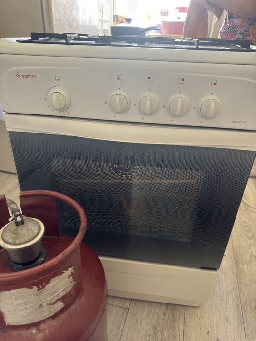Продам газовую плиту
