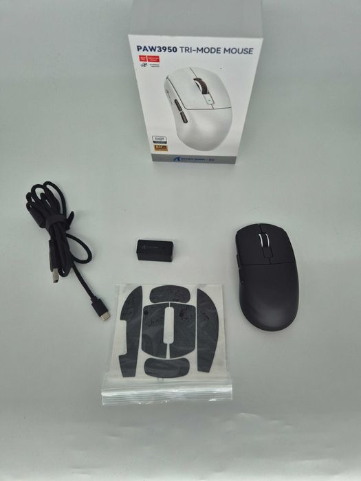 Mouse Gaming Wireless Attack Shark R6 39g PAW3950 8K - Resigilat