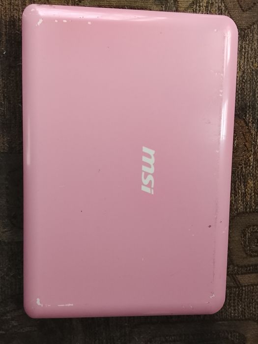 Mini laptop funcțional cu încărcător