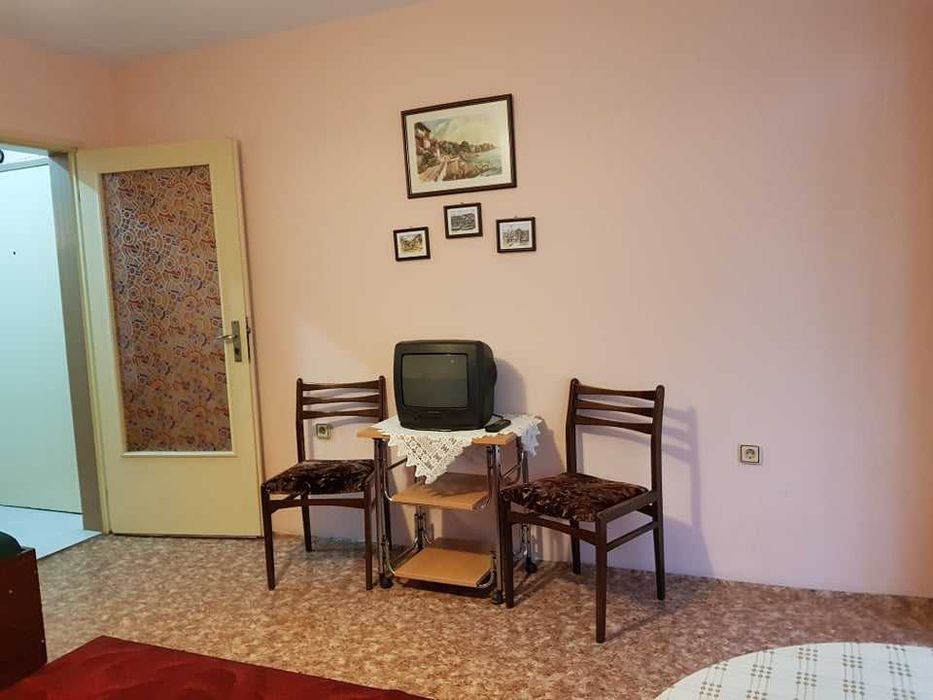 Дава се под наем Двустаен апартамент в Бургас, Възраждане - 44 кв.м за 127.5 € - Снимка #1