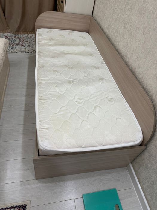 Кровать полуторка с матрасом