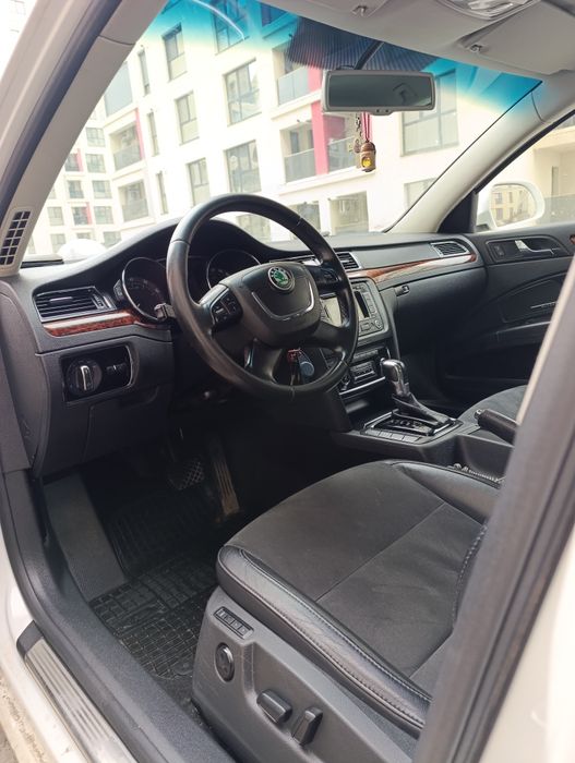 Vînd Skoda superb