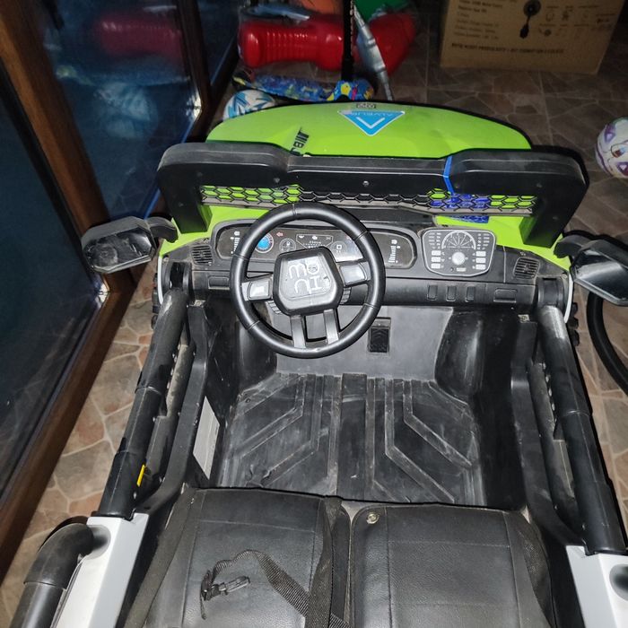 Vând mașină electrică