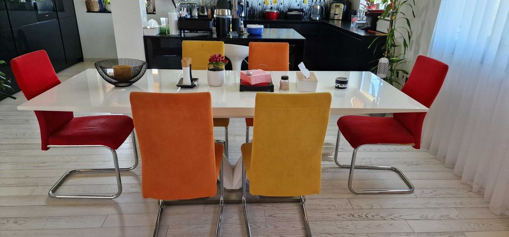 Луксозна Tрапезна Разтегателна Маса и 6 дизайнерски стола