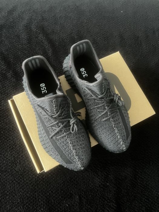 Чисто нови yeezy 350 43-ти номер.