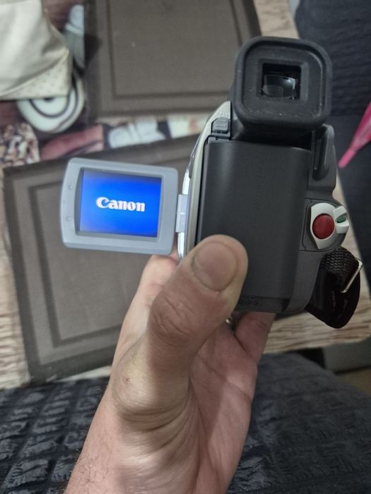 Camera de filmat canon MV600