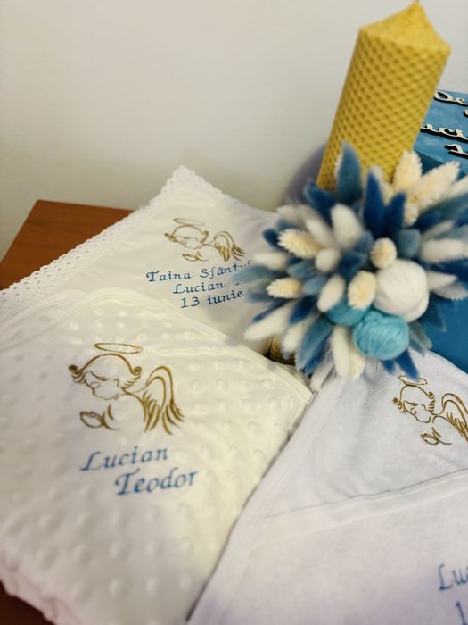 Trusou brodat pentru botez