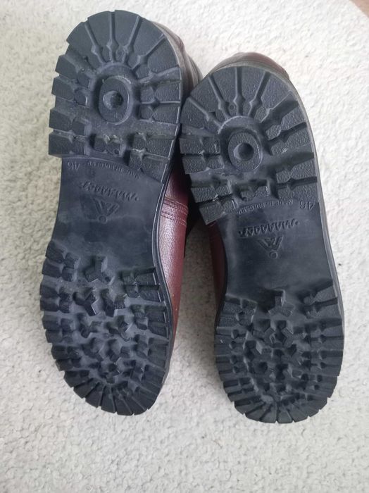 Продавам работно - туристически обувки