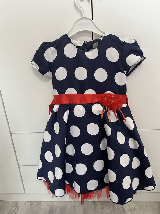 Продам платья девочкам