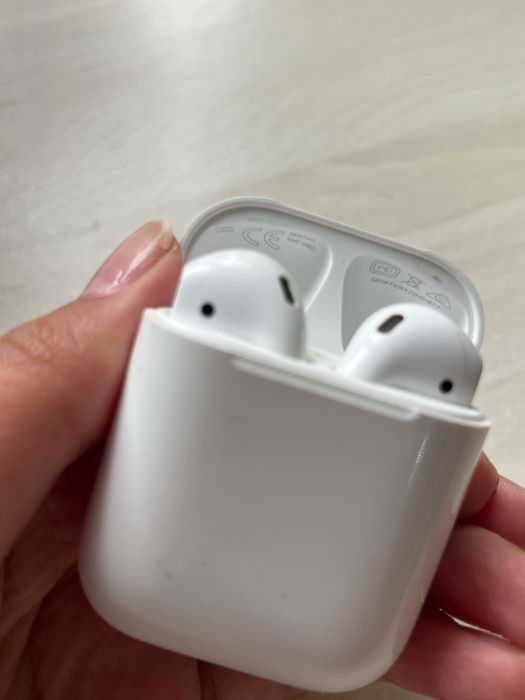 Apple AirPods (1st generation)