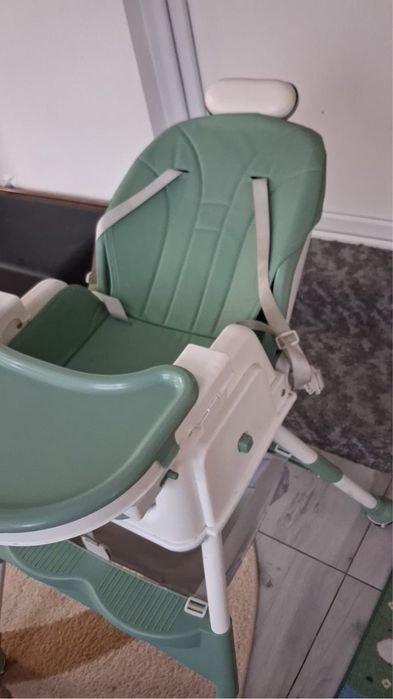 Vand masuta pentru inceperea diversificari are si pozitie de somn mai multe detalii la nr de telefon!