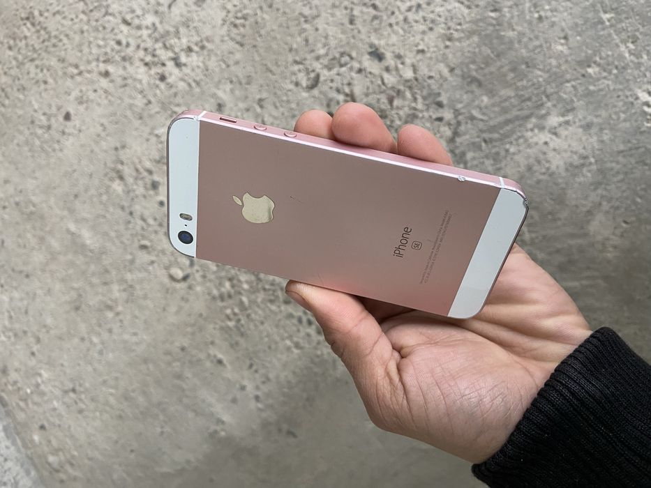 Iphone se 64gb sastayana rasmda korsatilgan