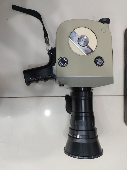 Кинокамера сотилади