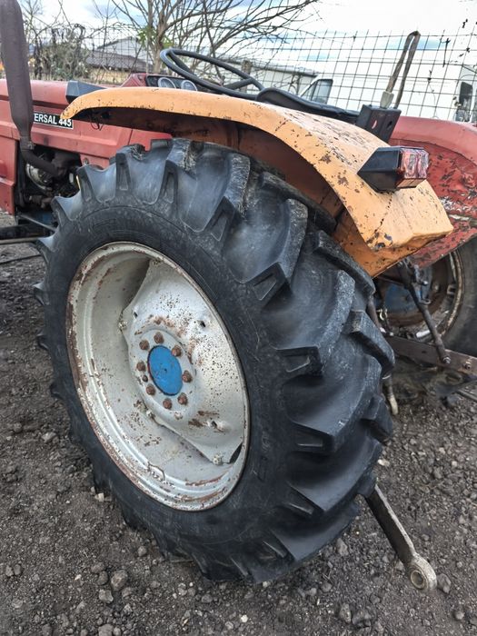 Tractor universal 445