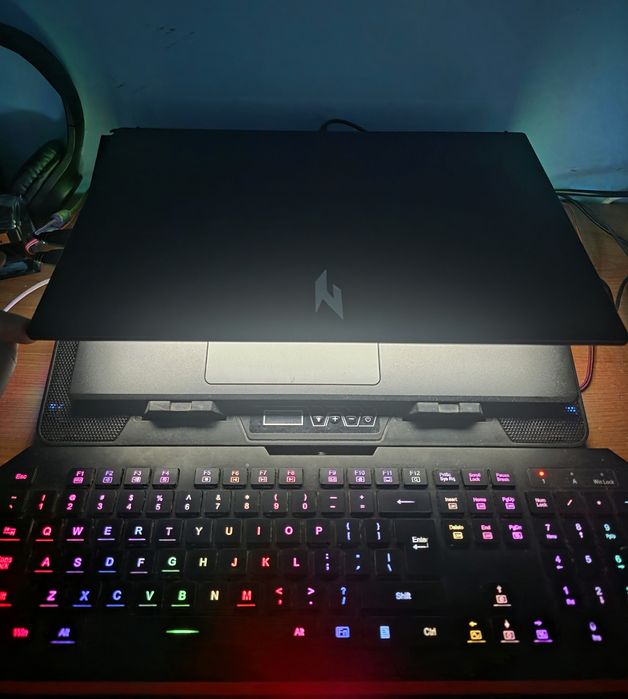 Vând laptop gaming Acer Nitro V 15 ANV15-41-R15T