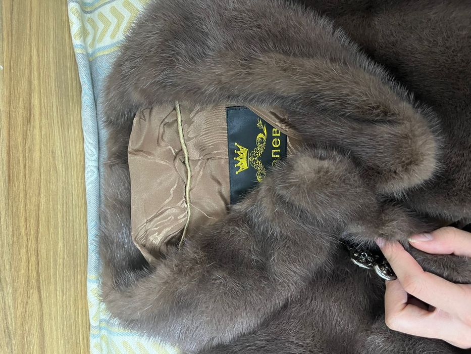 Продается красивая шуба цвета капучино.