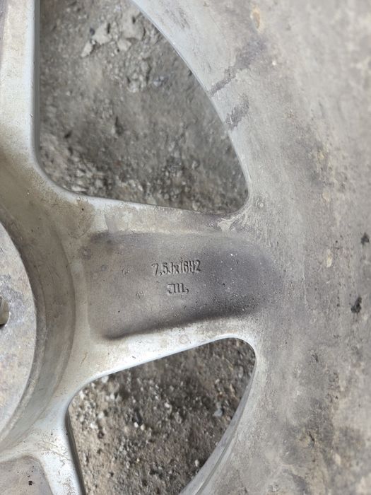 Продам Диски на мазду 626