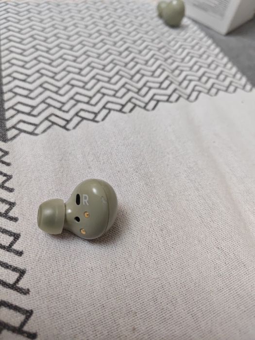 Продам Samsung buds 2