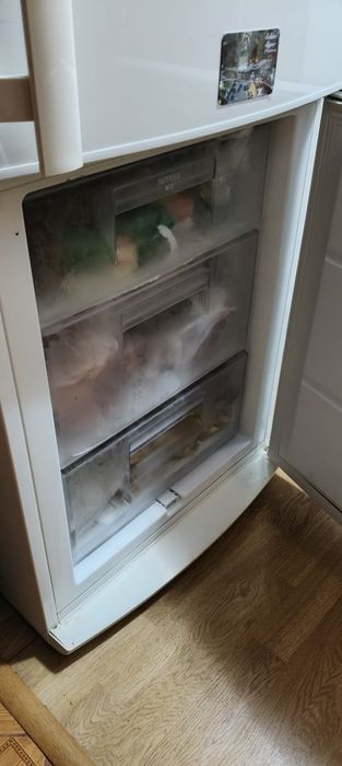Frigider Electrolux