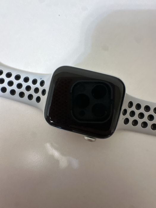 Apple watch SE 44mm Nike collaboration