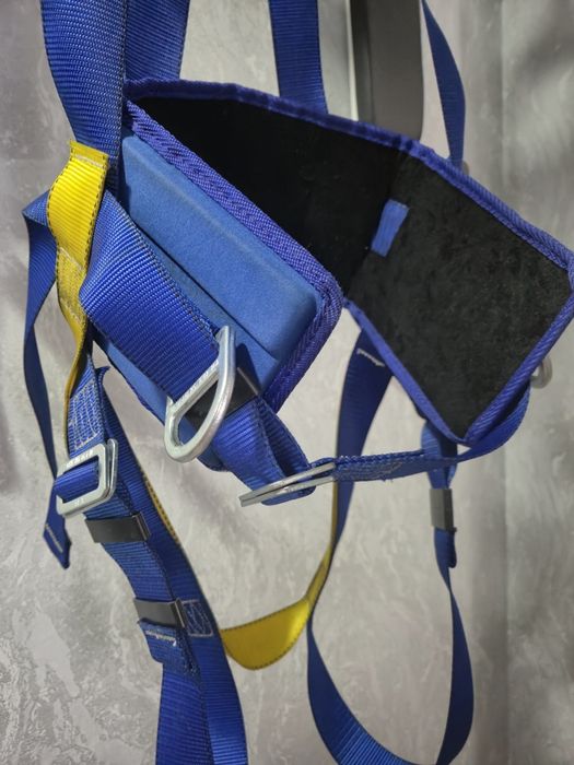 Страховочная привязь