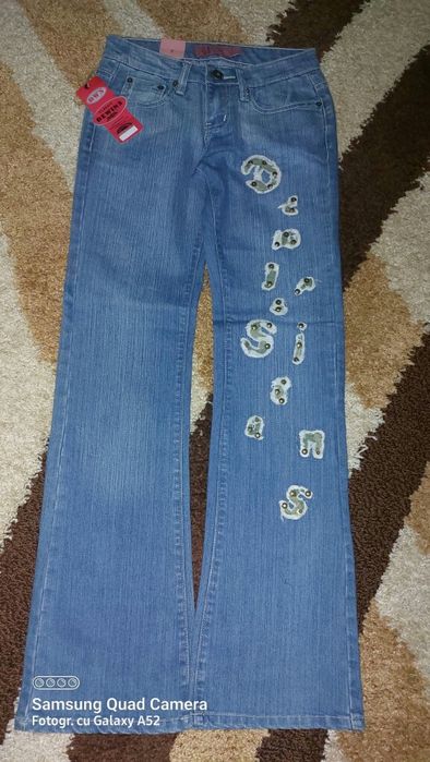 Blugi evazati albastri