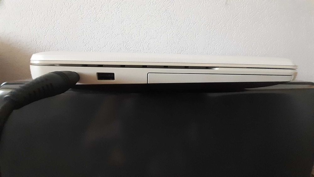 Лаптоп Toshiba Satellite C855-2FV