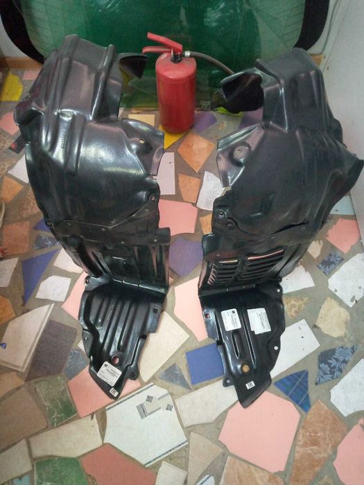 Подкрыльники передние