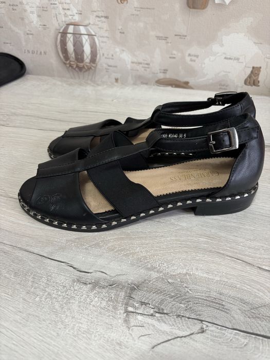 Кожаные сандалии 38 р